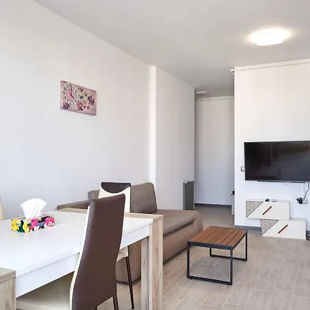 Daire Sea Breeze 2bd Apt N Pools Alezzi Beach Navodari