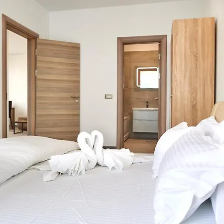 Sea Breeze 2bd Apt N Pools Alezzi Beach *