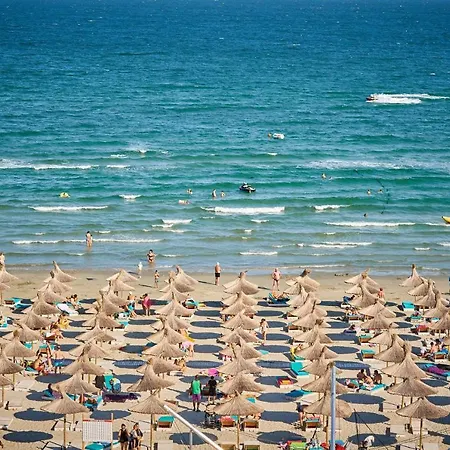 Daire Sea Breeze 2bd Apt N Pools Alezzi Beach *