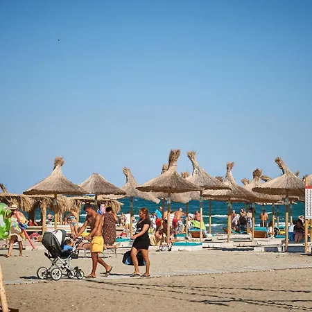 Sea Breeze 2bd Apt N Pools Alezzi Beach Daire Navodari