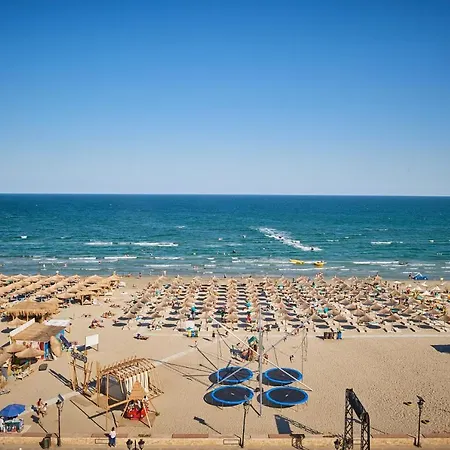 Sea Breeze 2bd Apt N Pools Alezzi Beach